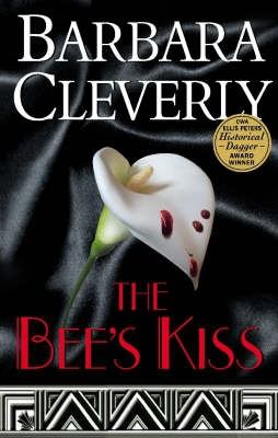 The bee's kiss cover image