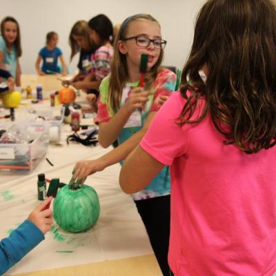 tween volunteer